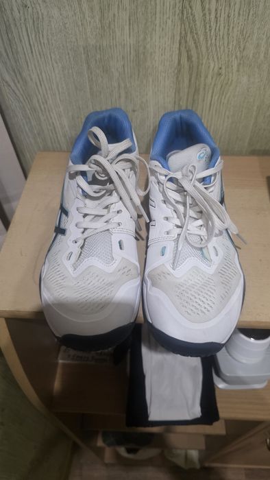 Продам кроссовки ASICS
