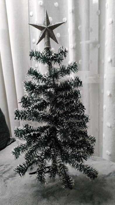 Ёлочку новогоднюю продаю