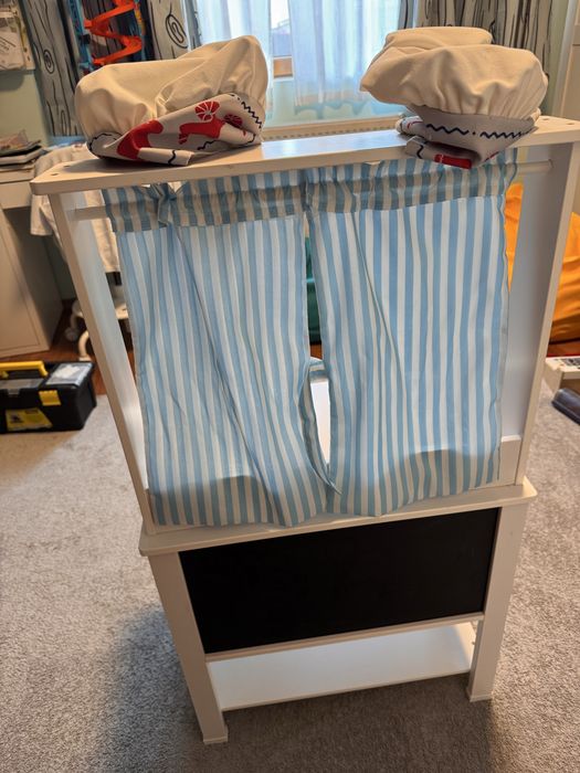 Vand Bucatarie de jucarie cu teatru si tabla de scris plus accesorii IKEA
