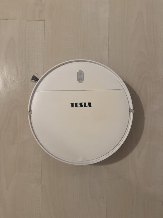 TESLA RoboStar iQ100  (aspirator inteligent)