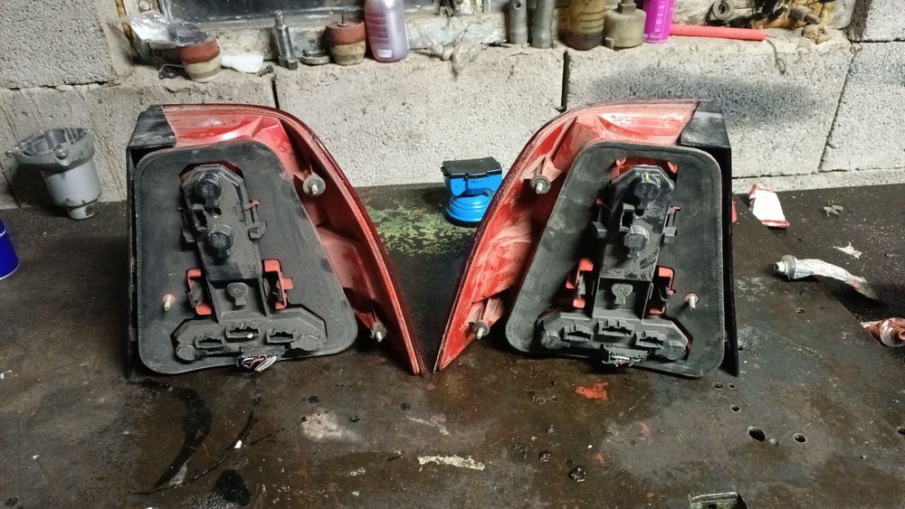 Продам задние фонари