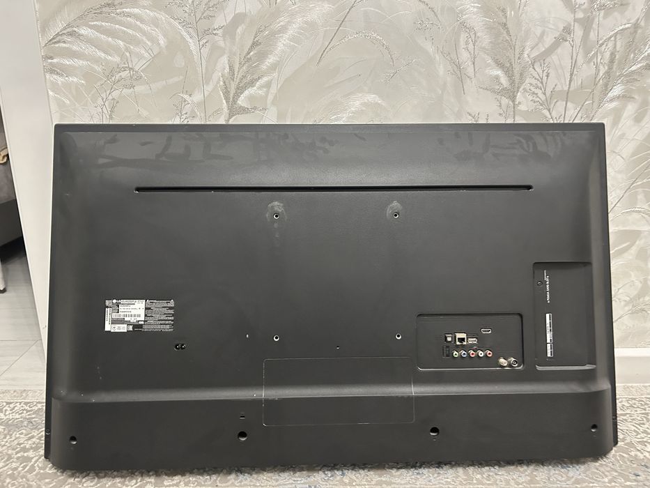 Телевизор LG.