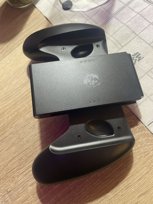 Nintendo Switch трансформираща дръжка за контролери