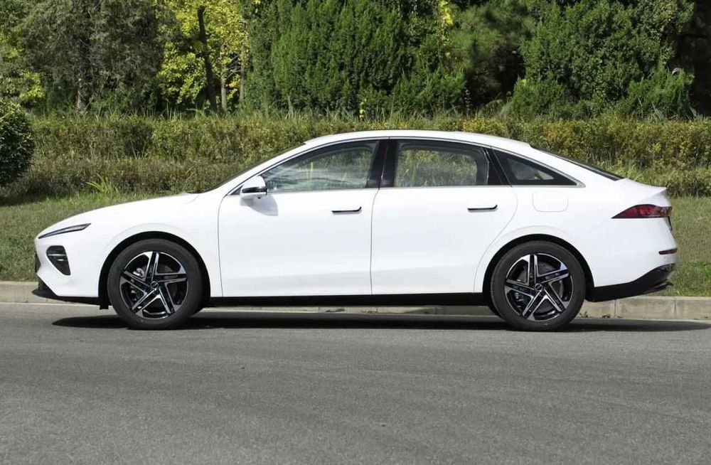 Арендовать  автомобиль Roewe D7