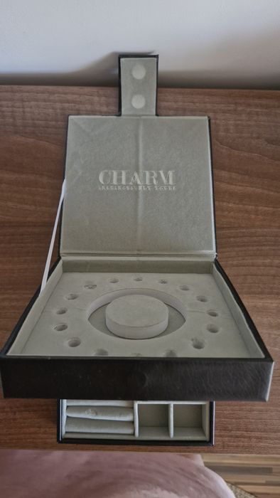Caseta dubla pentru charmuri