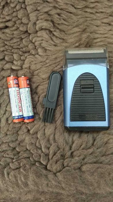 электробритва мини(дорожный вариант) на батарейках.отлично бреет.