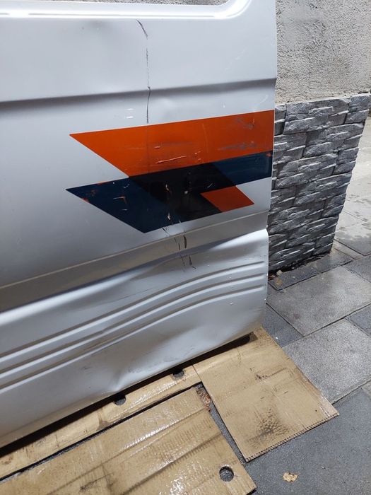 Damas orqa chap eshik sotiladi