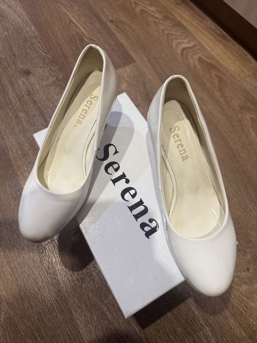 Свадебные белые туфли