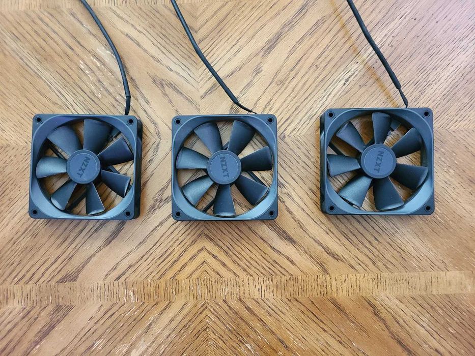 Cooler NZXT X73 impecabil