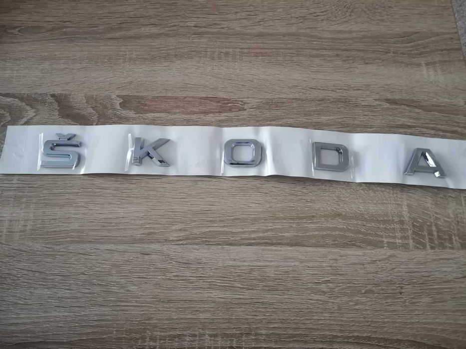 Skoda Шкода сребрист надпис голям размер