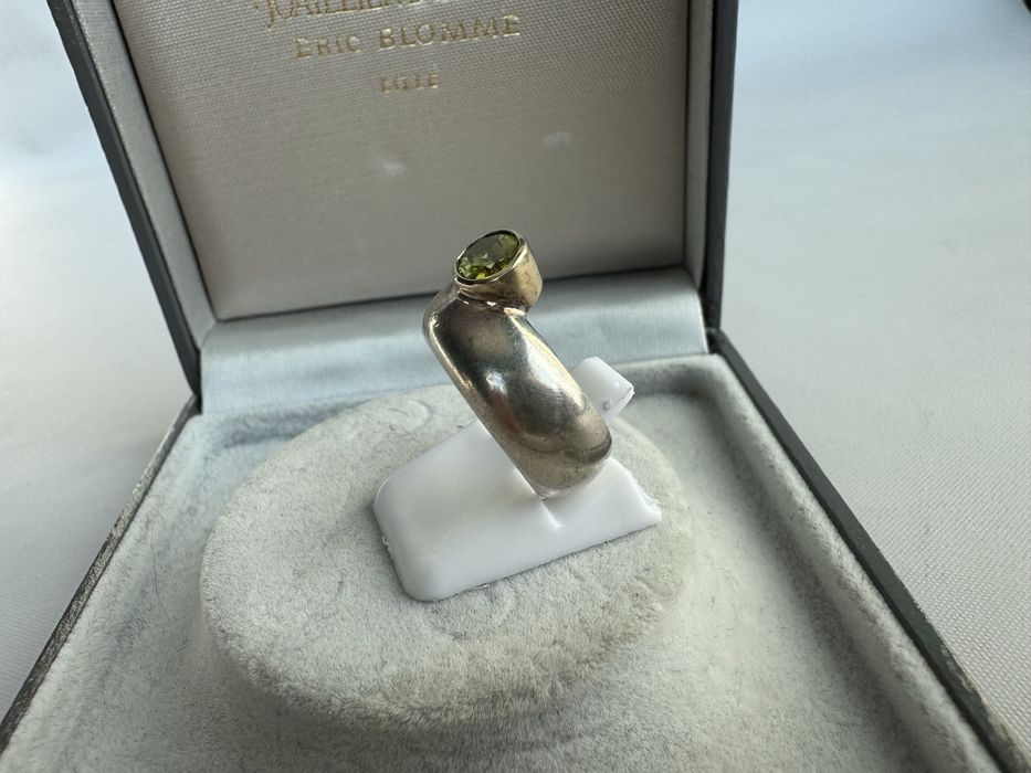 Inel din argint si peridot