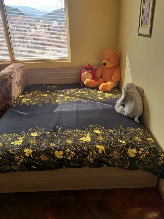 Продавам спалня чисто нова + матрак