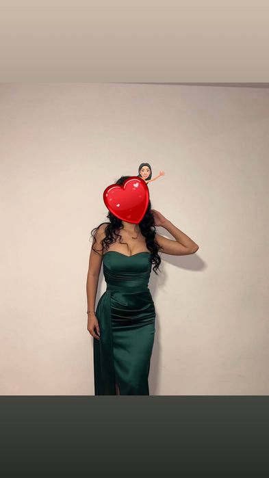 Rochie de seară verde smarald–ca nouă.  Purtată o singură dată, la Revelion