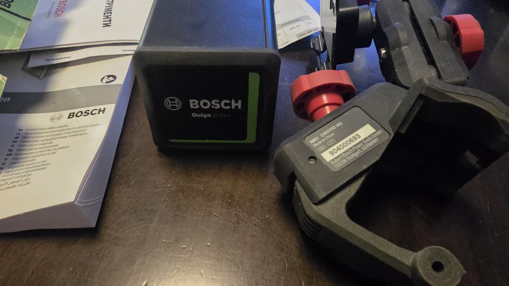 Лазерен нивелир зелен лъч кръстосани линии Quigo Green BOSCH