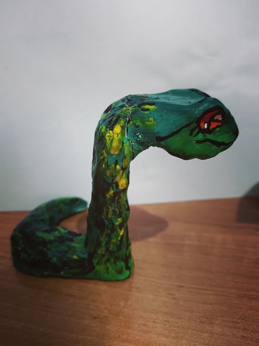 Продам фигурку змеи