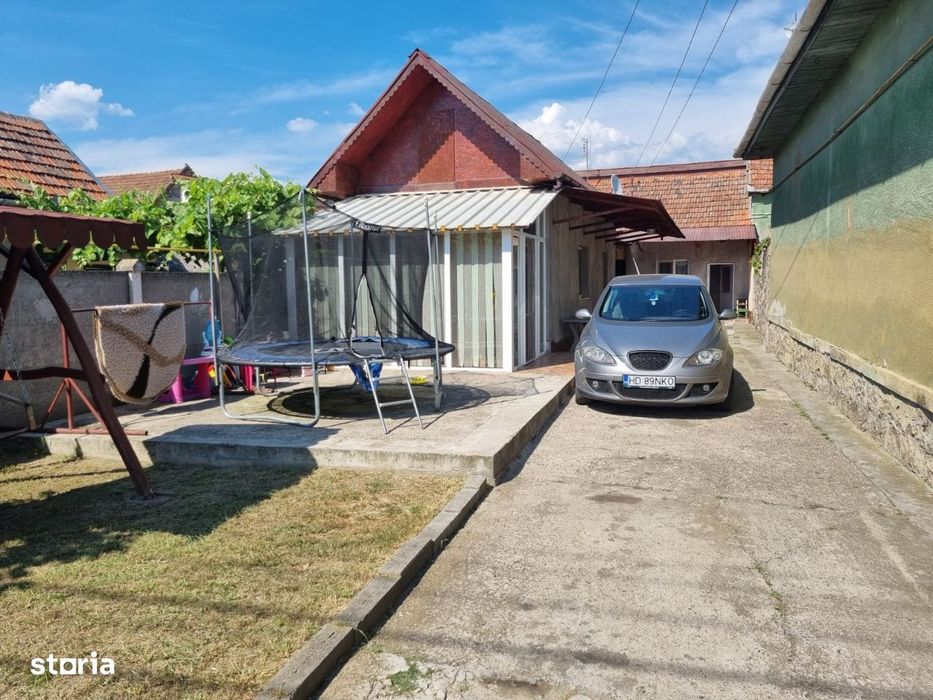 Gospodărie cu 2 imobile,1.052 mp teren,Simeria-zona Uroi
