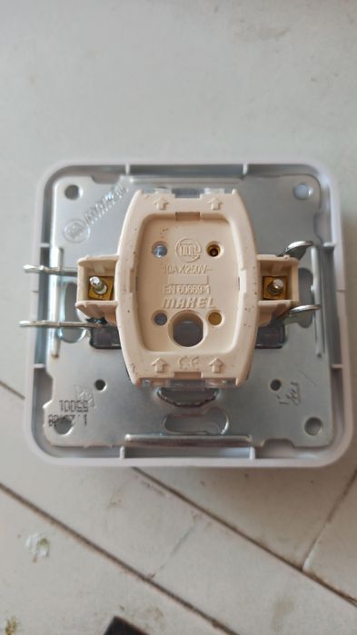 Выключатель выключатель