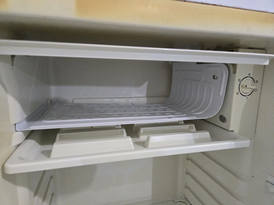 Vand frigider 82l A+ functional albatros cu congelator
