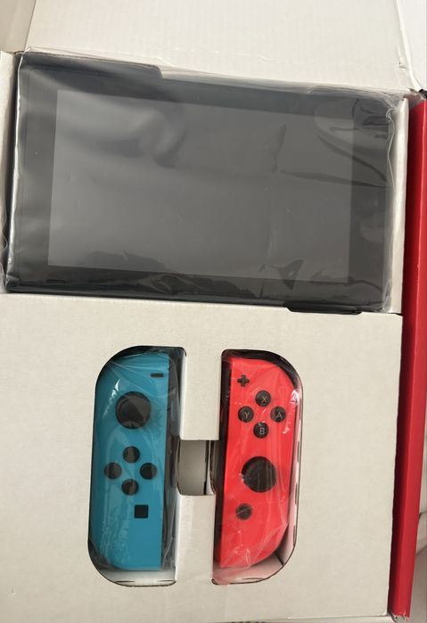 Nintendo Switch + 4 jocuri originale,stare excelentă.
