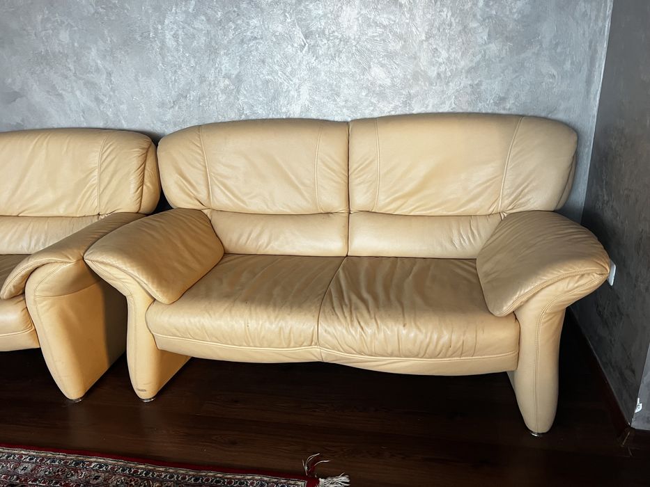 Canapele din piele naturală