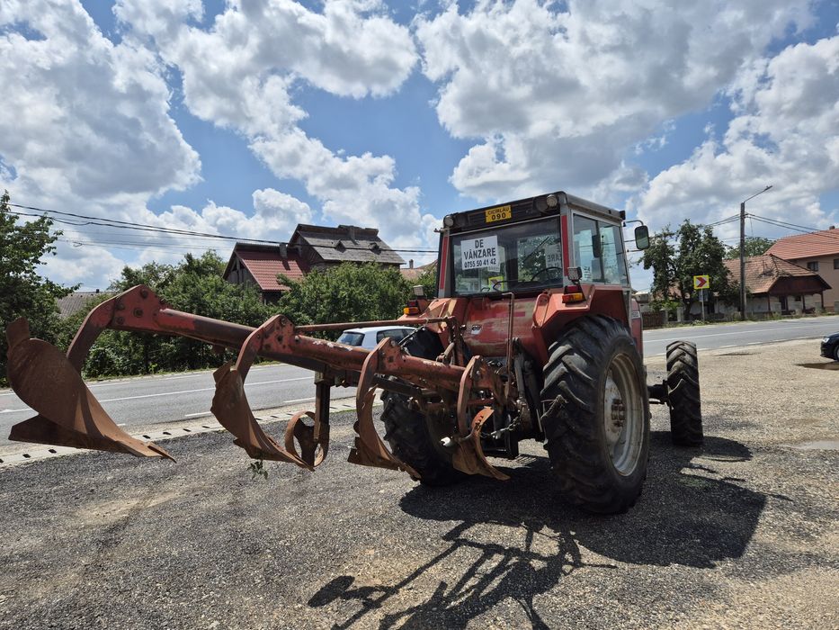 Tractoare   Massey ferguson + plug/ john deere