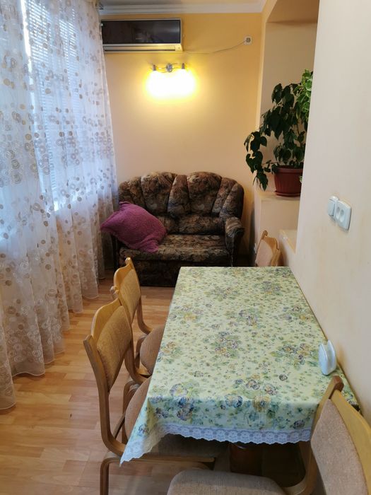 Посуточно 3-х комнатная квартира, 12 мкр, 2 эт.