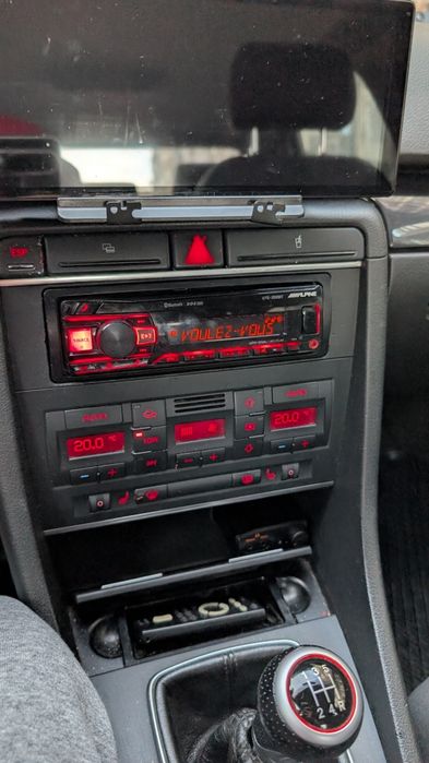 Alpine ute -200 bt  ,player auto , sunet bun