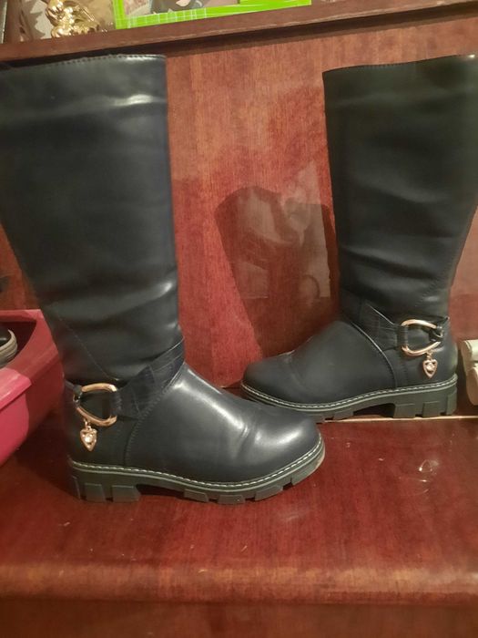 Продам сапожки на девочку