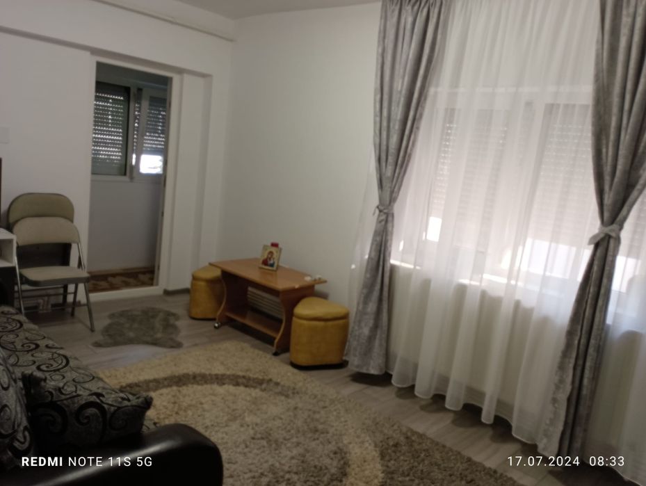 Închiriez garsonieră