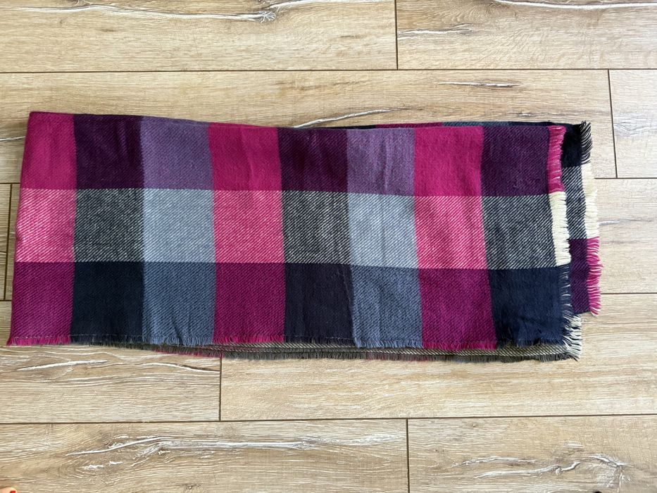 Шал дамски Reserved