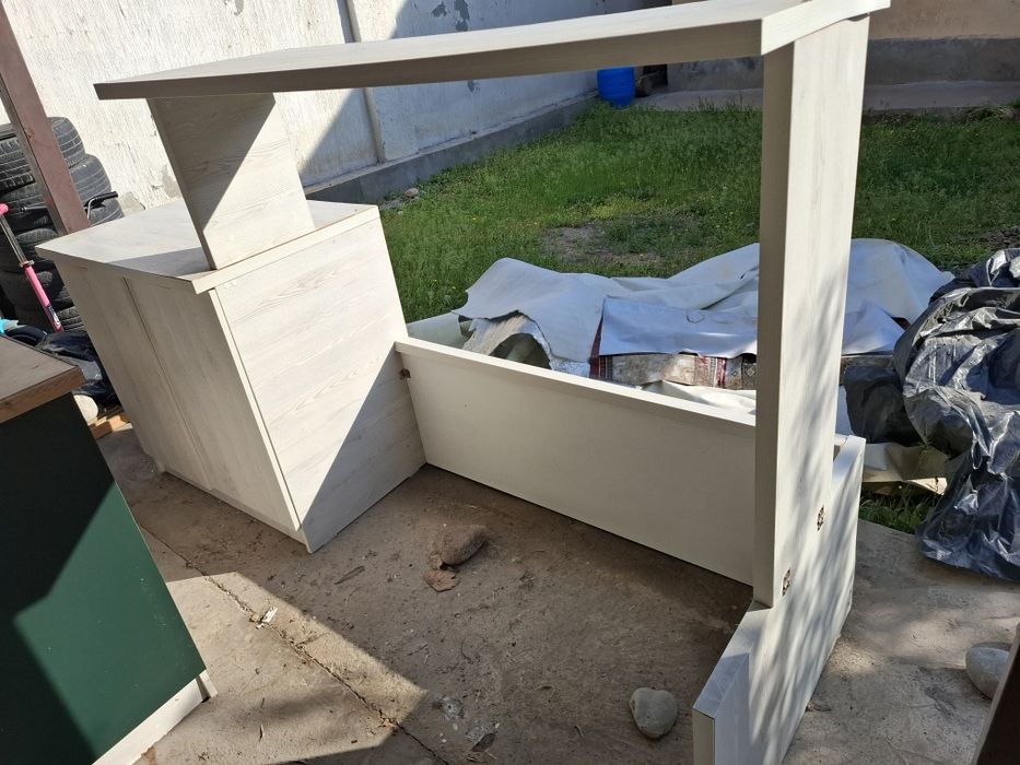 Продается стол с тумбой