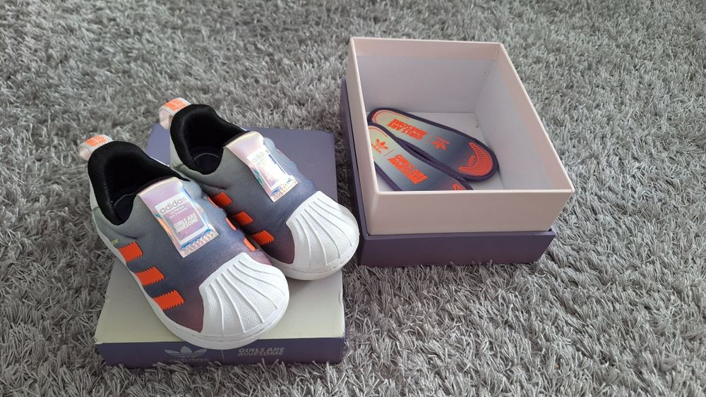 Adidasi Superstar fete marimea 22