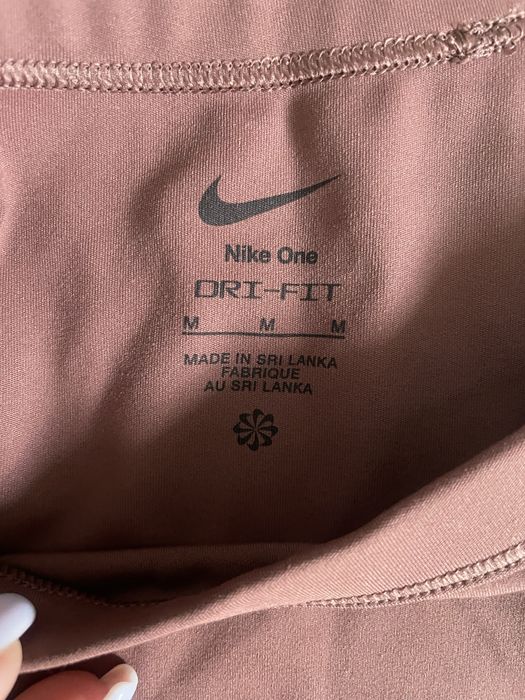 Дамски спортен потник Nike M размер