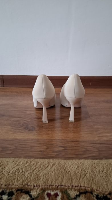 Туфли 37 размера кремовый цвет