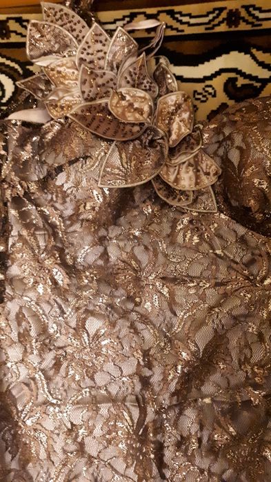 Продам красивое вечернее новое платье.