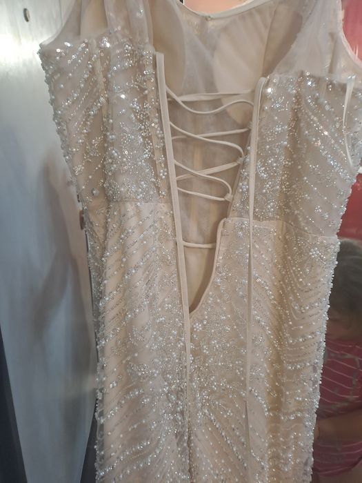 Rochie elegantă bijuterie cu corset la spate