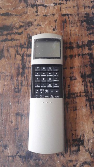 калкулатор будилник, конвертор на валута, таймер, календар, масивен