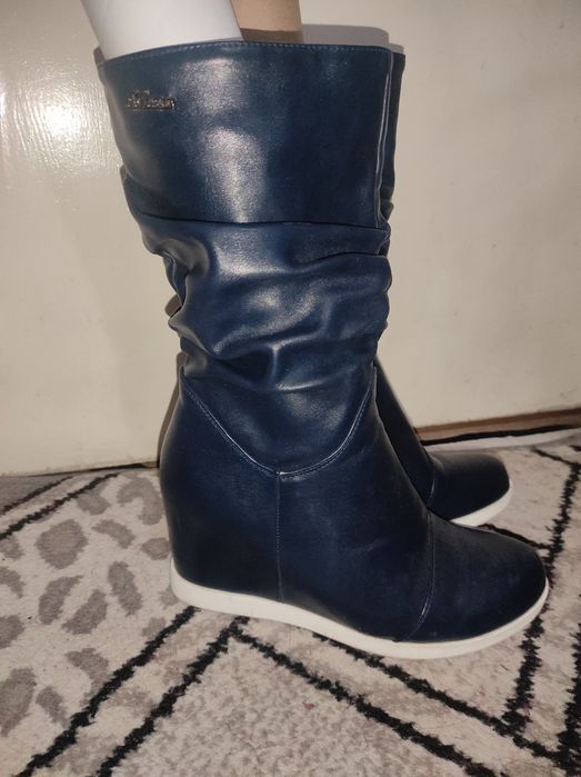 Дамски чизми/ и боти на платформа