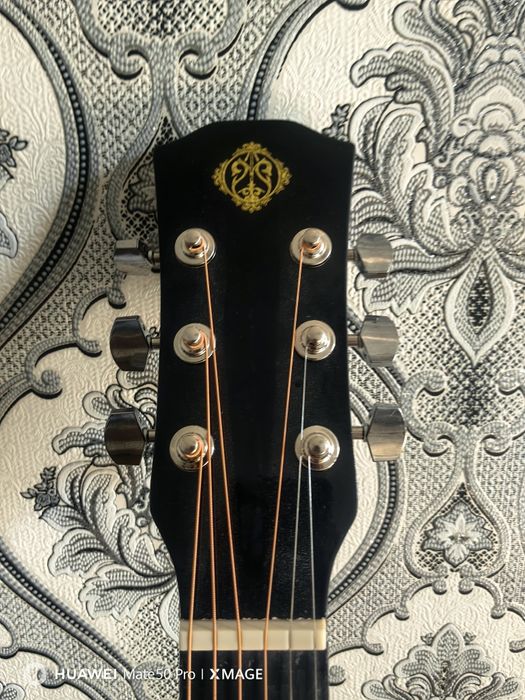 Акустическая гитара