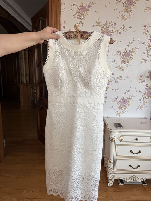 Продам платье белое , размер S