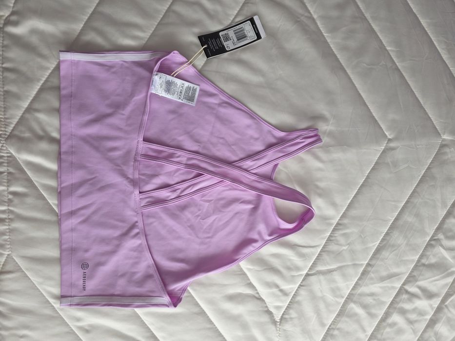 Оригинален потник на adidas L размер с етикета!