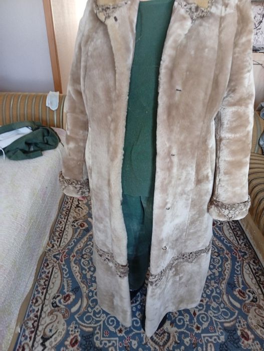 Продаю 2 шубы. Цигейка