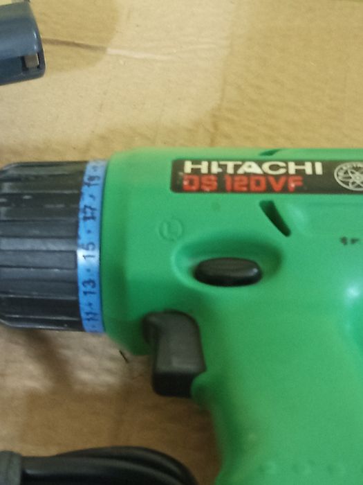 Винтоверт+прожектор+батерии  комплект HITACHI