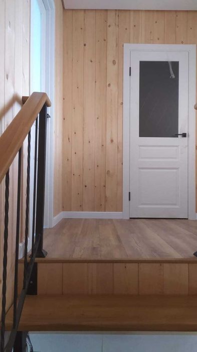 Установка дверей, окон, лестниц, плотницкие работы.