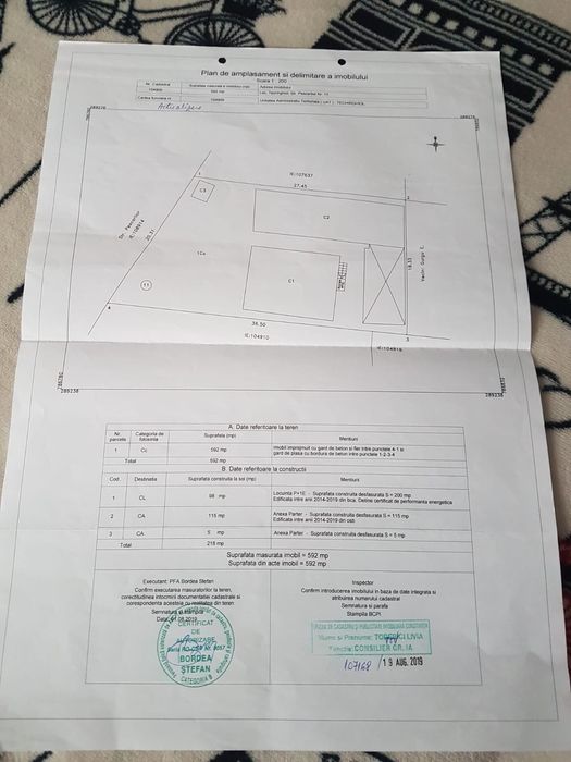 DOUA CASE DE VINZARE la pret de una ,schimb