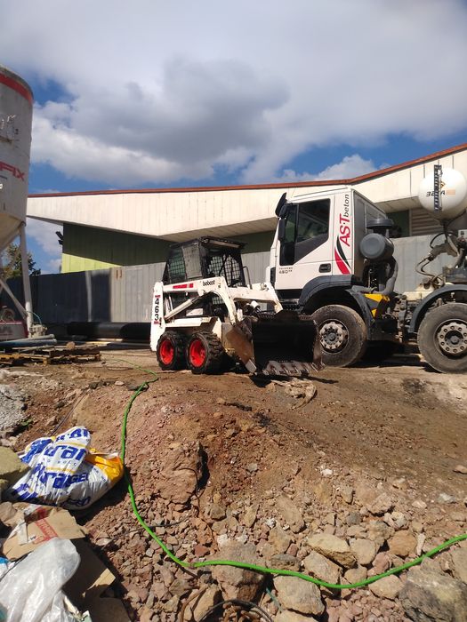 Бобкат/палетни вилици/скеле/контеинери/валяк