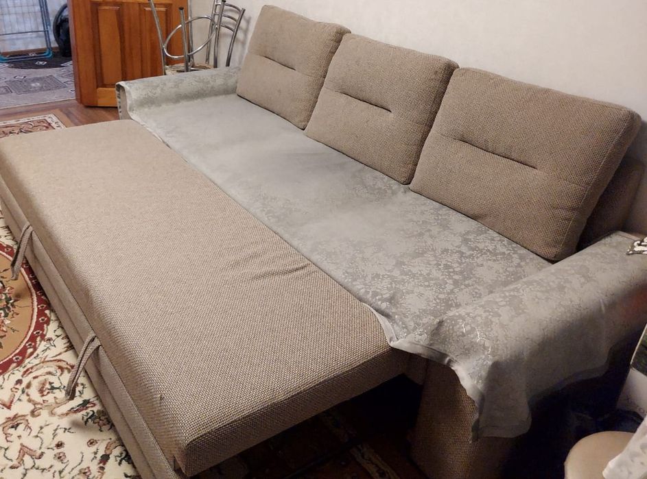 Продам диван в хорошем состояний.