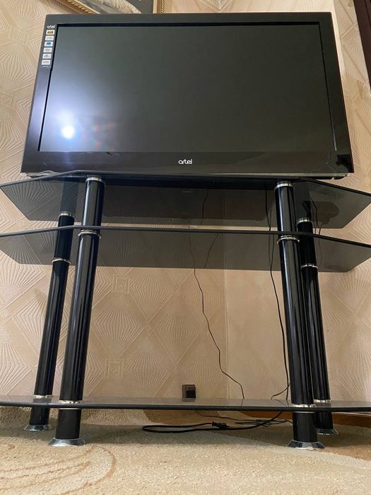 Продается телевизор Artel ARTLCD726 со стеклянной подставкой комплект