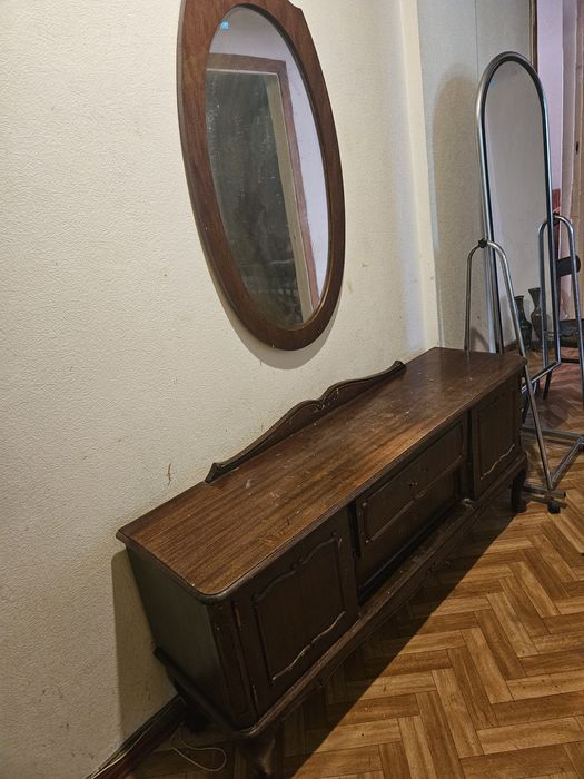 Для прихожей зеркало и тумба