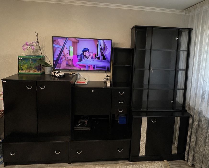 Шкаф в гостинную черный б/у